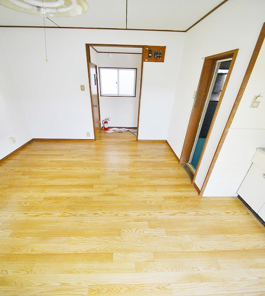 Other room space. Furniture consumer electronics with negotiable