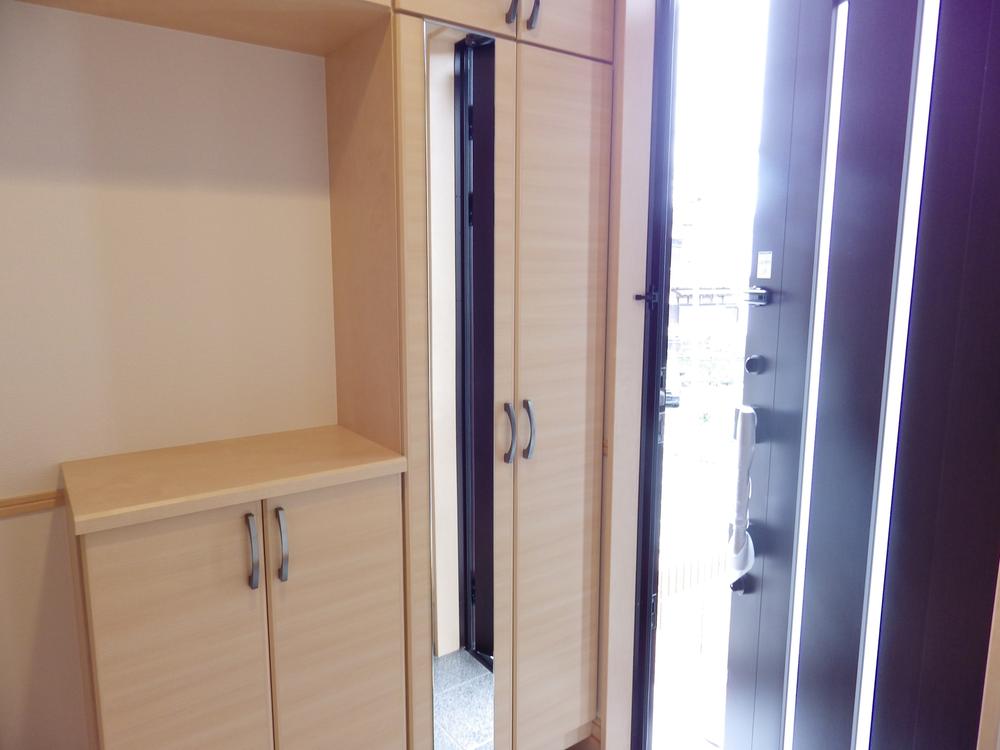 Other introspection. Same specifications Entrance