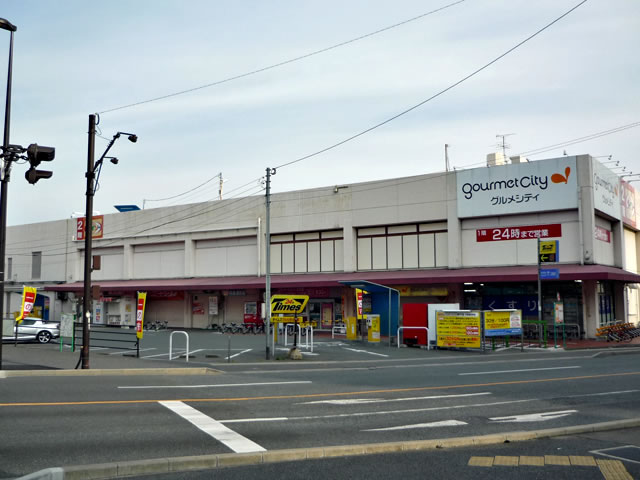 Supermarket. 1000m to Gourmet City Mononoke store (Super)