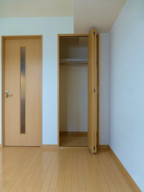 Living and room. Storage also enhance