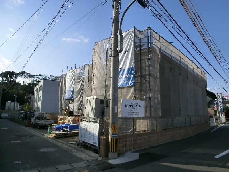 Local photos, including front road. Local (11 May 2013) Shooting