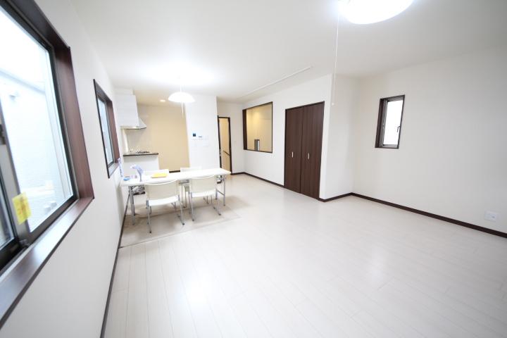 Living. Local (12 May 2013) Shooting