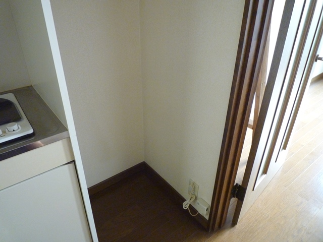 Kitchen. Refrigerator yard