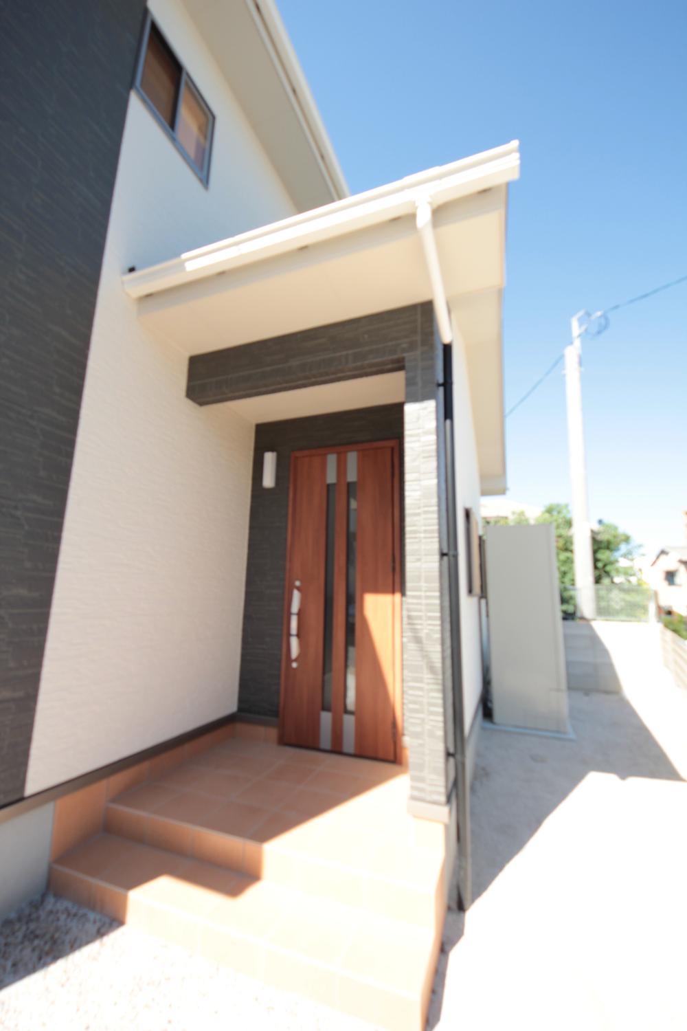 Entrance. Local (September 2013) Shooting