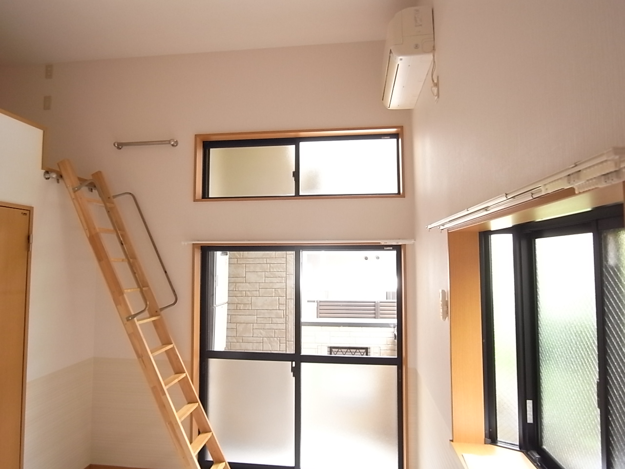 Living and room. Ceiling is also high!