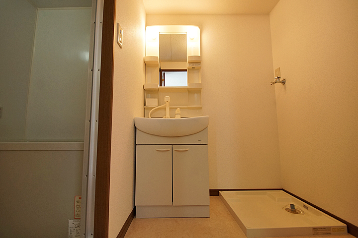 Washroom. Wash dressing room