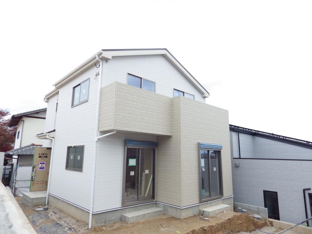 Local appearance photo. Local (12 May 2013) Shooting