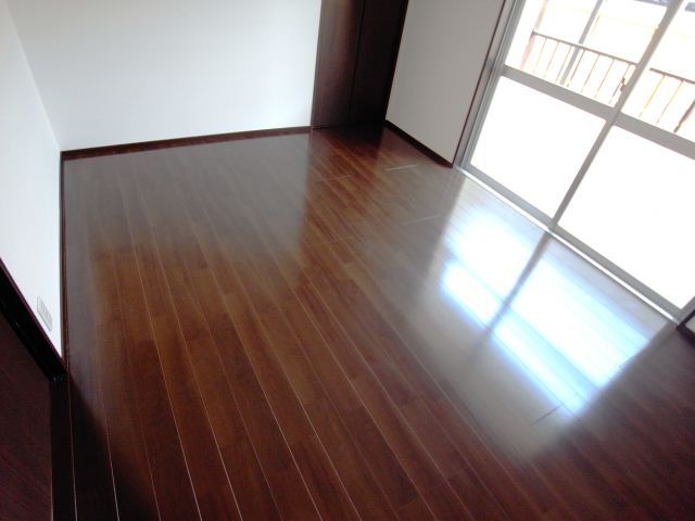 Other room space. Kitchen next to storage