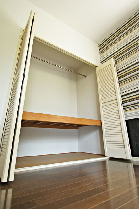 Washroom. Wide closet