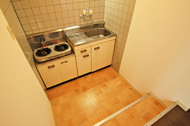 Kitchen. Kitchen (two-burner stove installation Allowed)