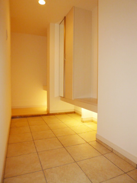 Entrance. Entrance is really wide!