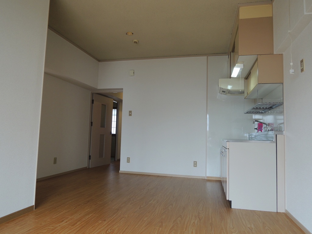 Living and room. Living is located about 10.5 Pledge