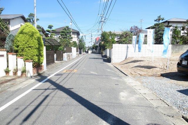 Local photos, including front road. Local (10 May 2013) Shooting