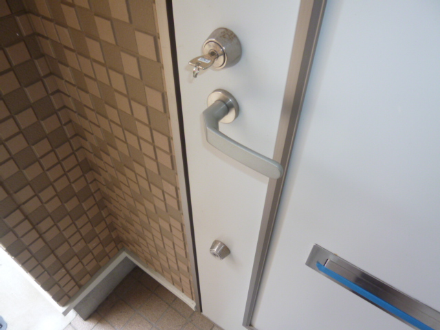 Security. Pat crime prevention in the double lock!