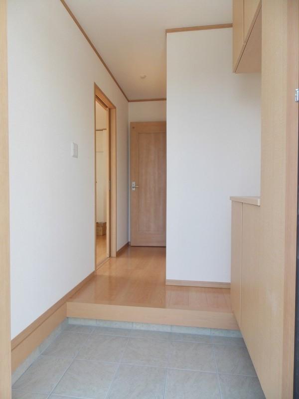 Entrance. Entrance is (^_^) / ~ Entrance of new construction, Because even brighter specification facilities new atmosphere, So there is a feeling of cleanliness is good feeling ~ (^_^) / ~