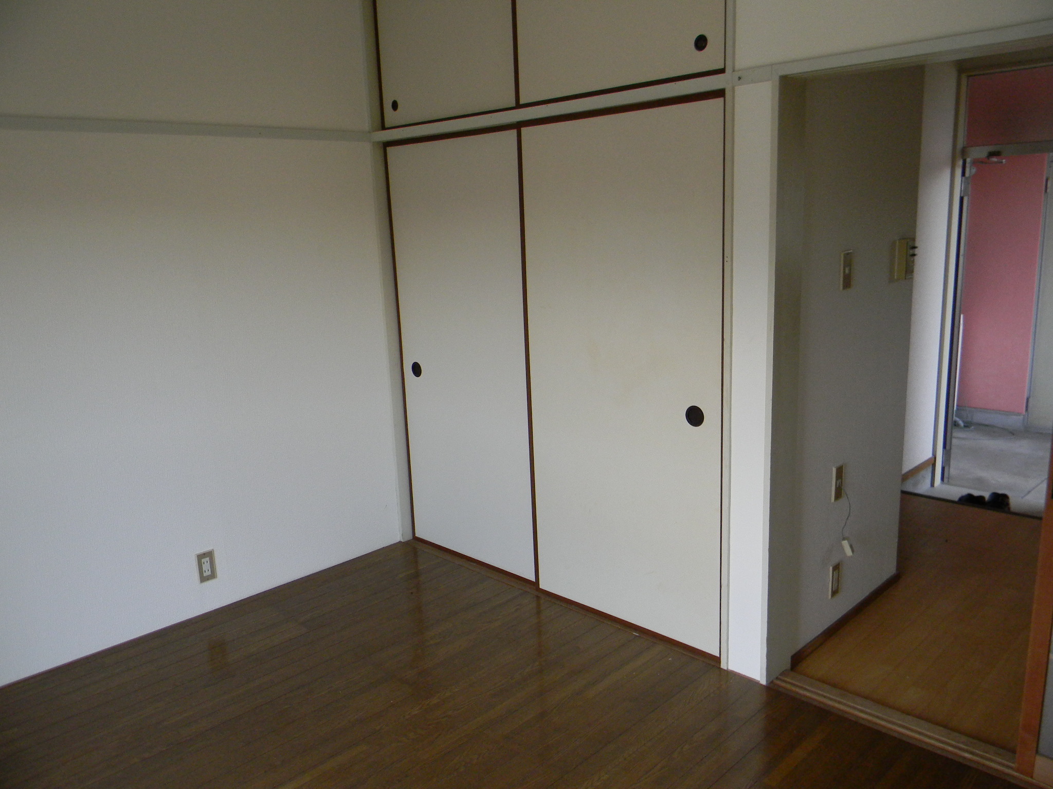 Living and room. Storage enters plenty.