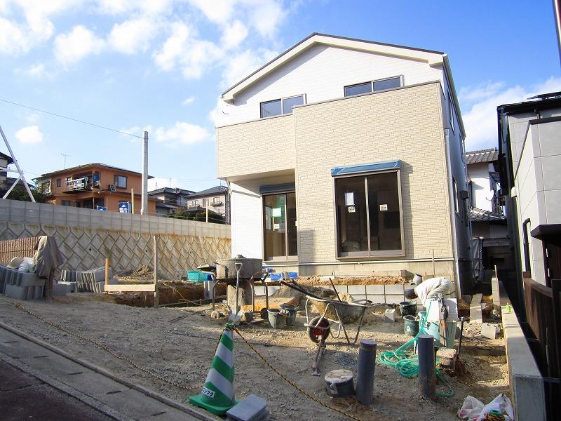 Local photos, including front road. Local (12 May 2013) Shooting