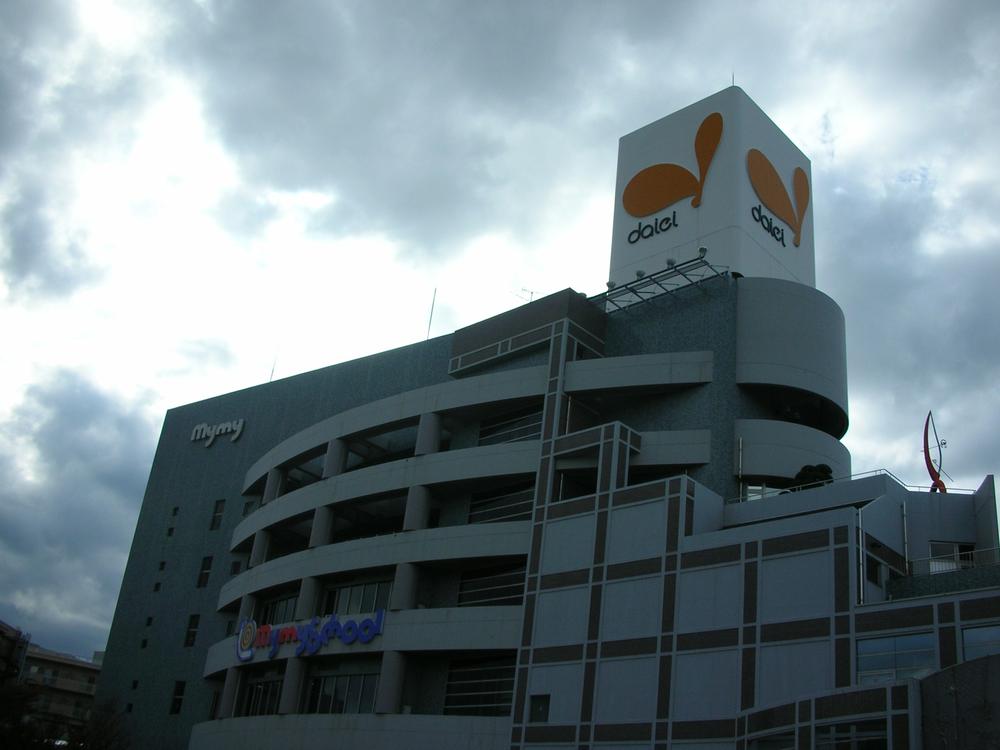 Supermarket. 700m to Daiei Sasaoka shop