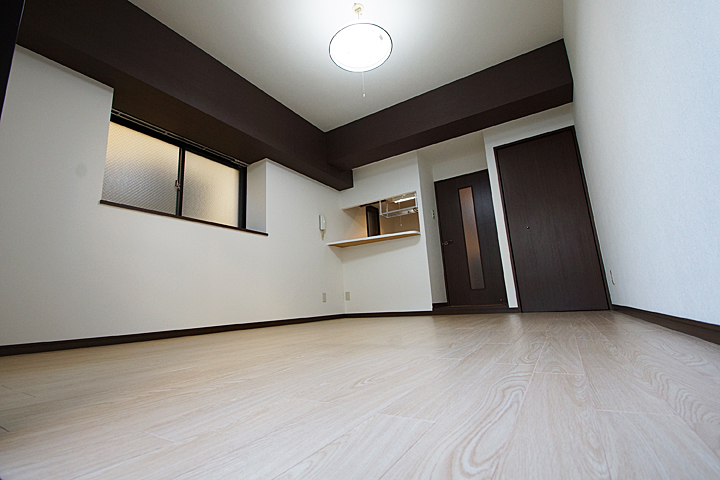 Living and room. Western-style (bay windows there ・ Two-sided lighting)