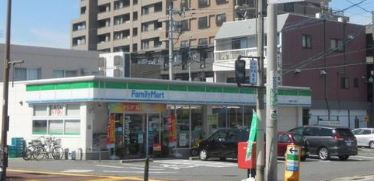 Convenience store. Family Mart (convenience store) to 400m