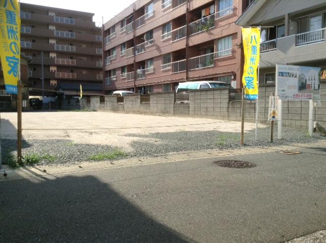 Local photos, including front road. Local (10 May 2013) Shooting