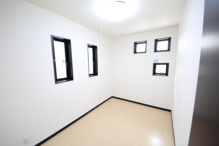 Non-living room. Local (12 May 2013) Shooting