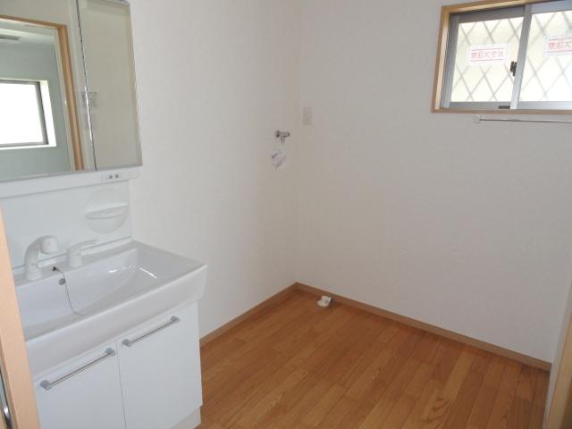 Wash basin, toilet. Indoor (June 2013) Shooting