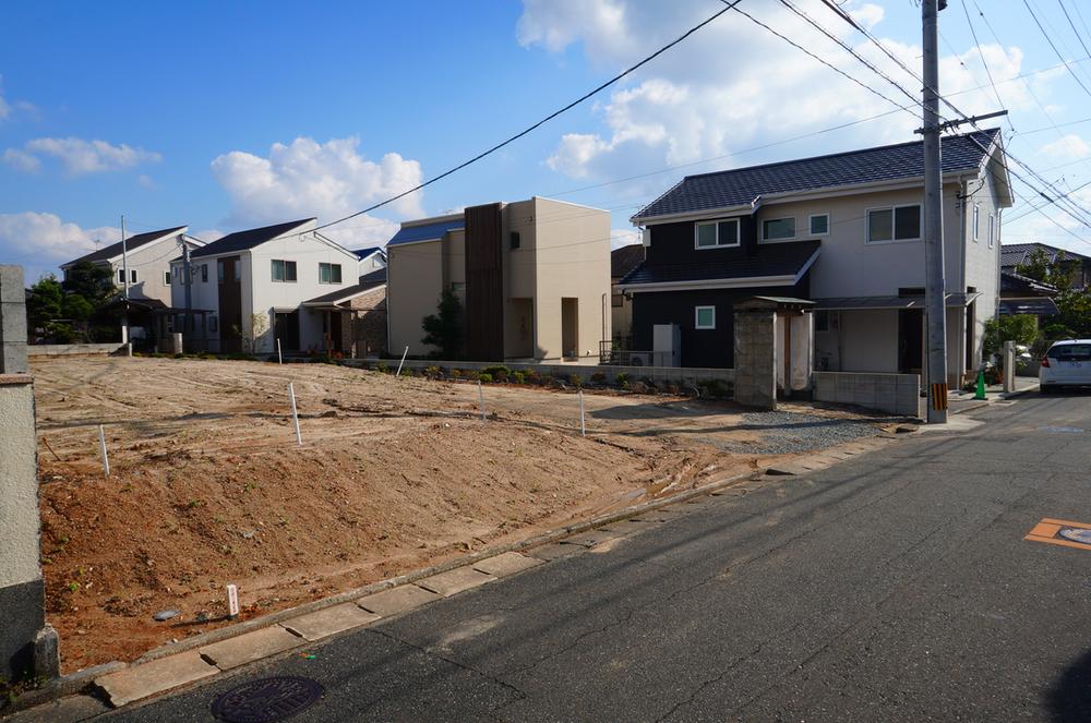 Local photos, including front road. Location is the charm of the property facing the road that Fukuoka is managing!