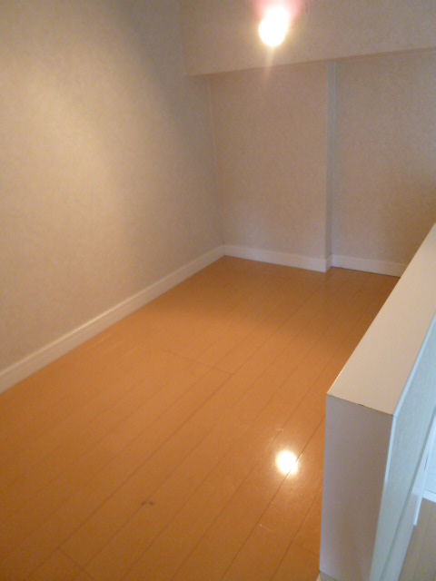 Other room space. Loft is ☆