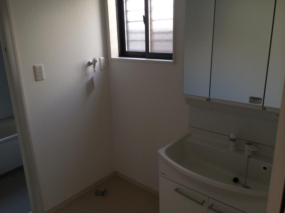 Wash basin, toilet. Indoor (12 May 2013) Shooting