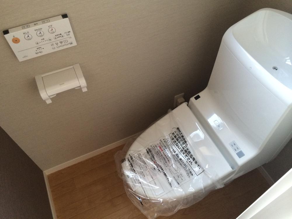 Toilet. Indoor (12 May 2013) Shooting