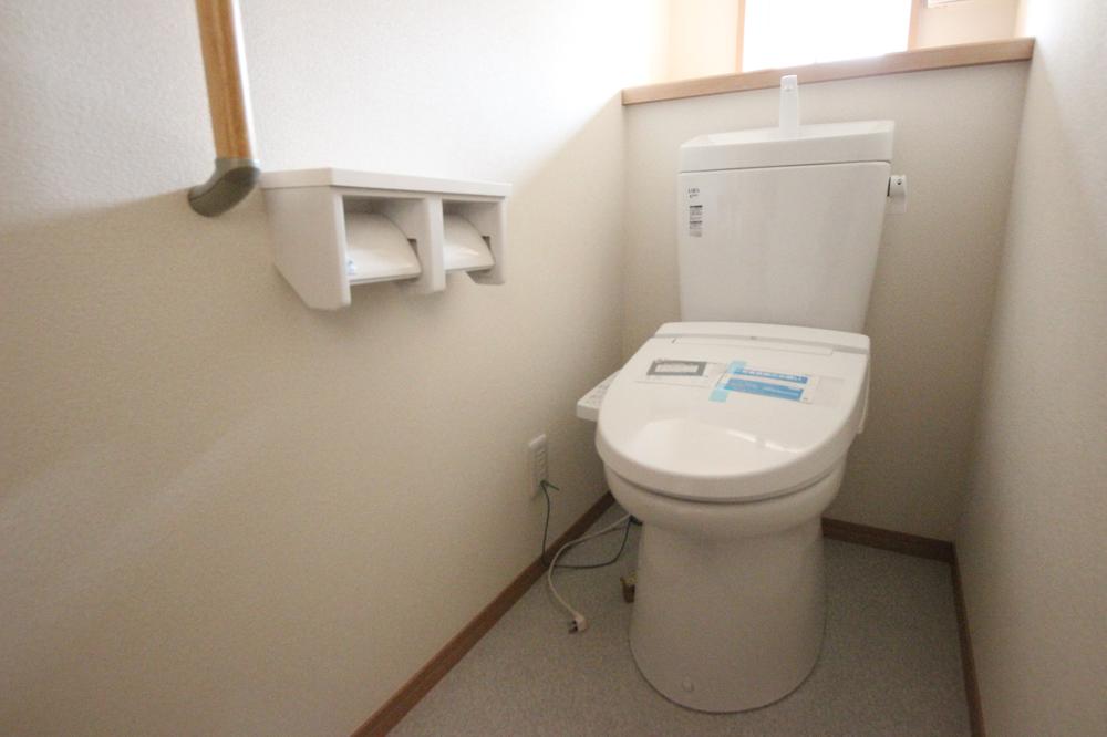 Toilet. Local (12 May 2013) Shooting