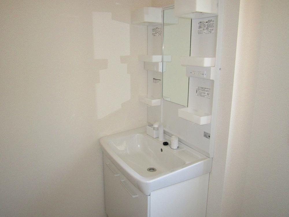 Wash basin, toilet. Same specifications 1 Building