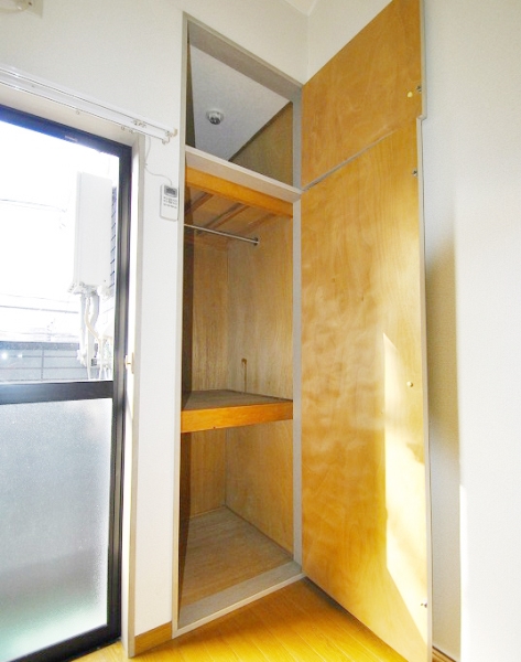 Receipt. Storage spacious