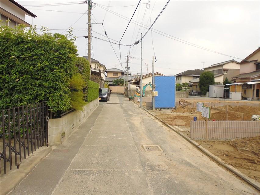 Local photos, including front road. Front road (width 4.0m)