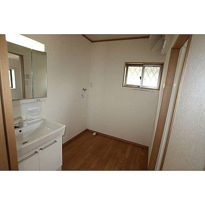 Wash basin, toilet. Wash dressing room