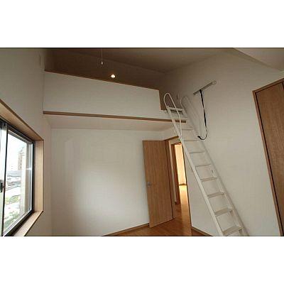 Non-living room. Equipped with a loft in the Western-style!