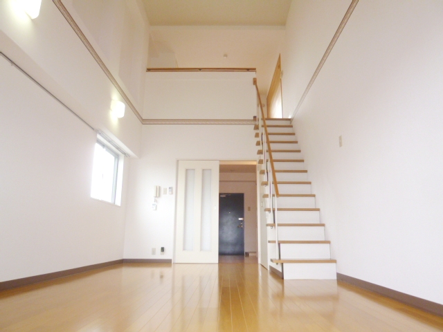 Living and room. Western-style rooms are spacious 10 Pledge! !