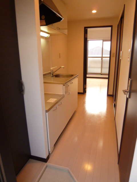 Entrance. Kitchen around is also wide!