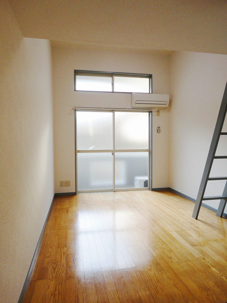 Living and room. It is south-facing bright rooms ☆