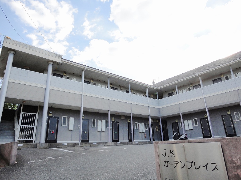 Building appearance. Calm a quiet residential area of the apartment