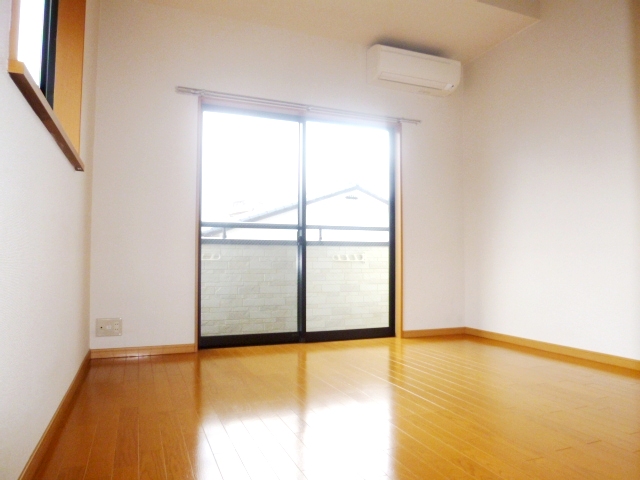 Living and room. Sunny!