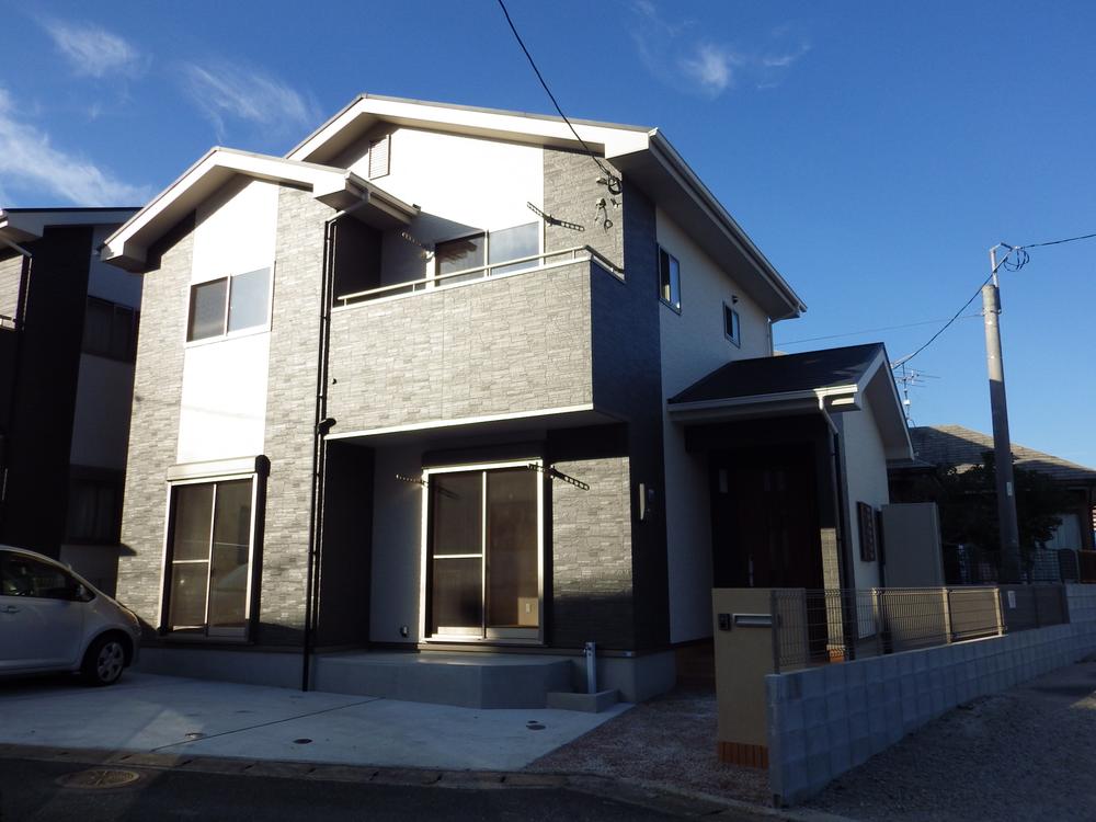 Local appearance photo. Chic color appearance of