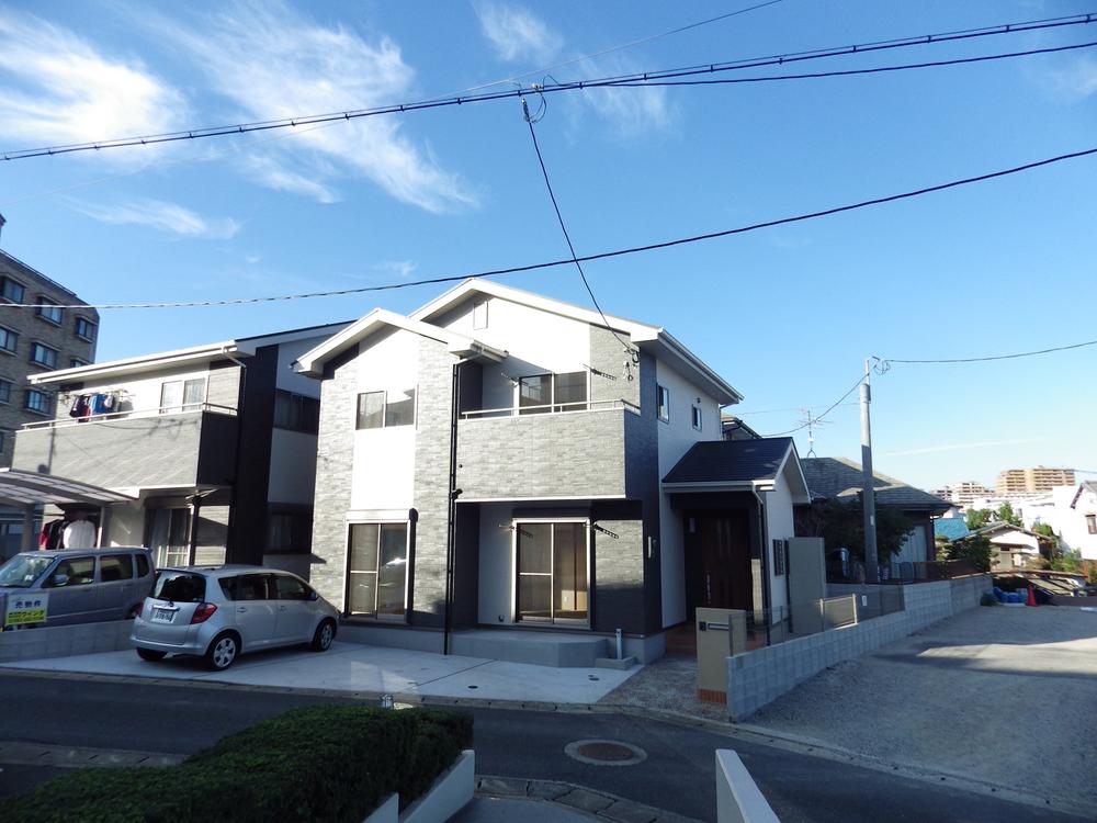 Local appearance photo. Evening shooting