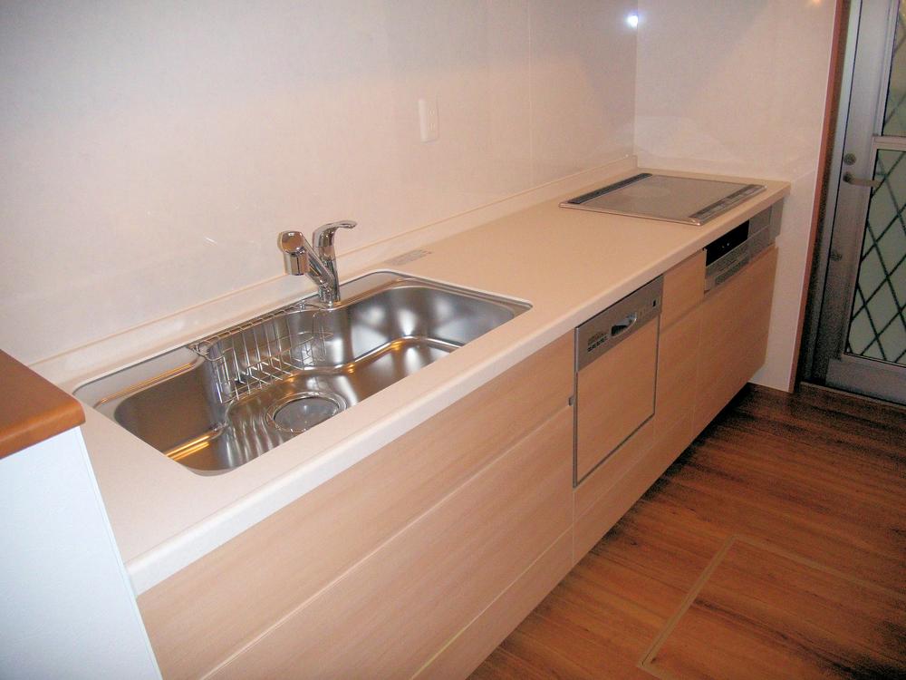 Kitchen. ● Kitchen