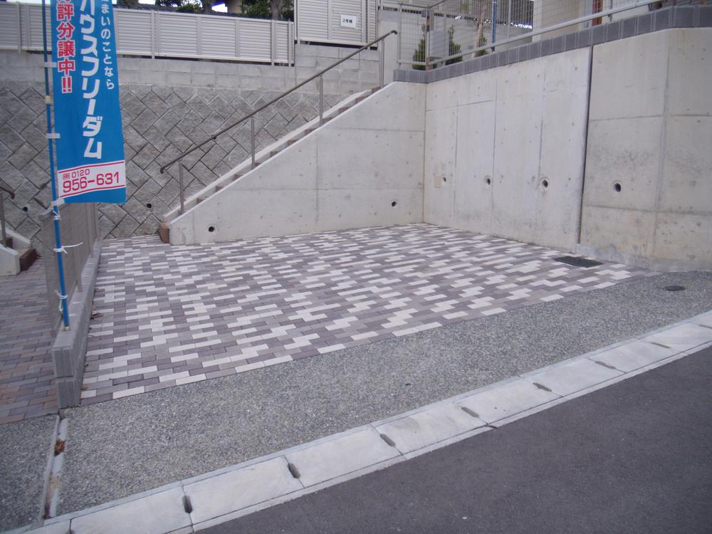 Parking lot. Local (11 May 2013) Shooting