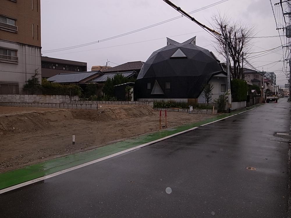 Local photos, including front road. Local (12 May 2013) Shooting