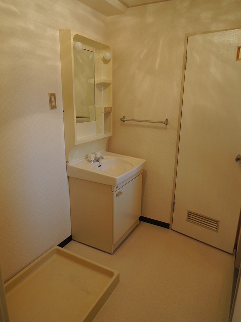 Washroom. Wash dressing room