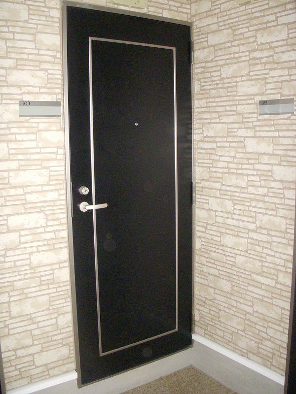 Entrance. It is the door to a new life ☆