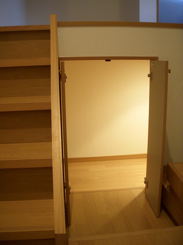 Other room space. What with under-floor storage ☆